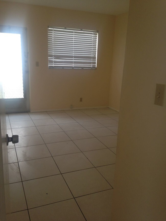 Foto del edificio - 230 NE 40th St