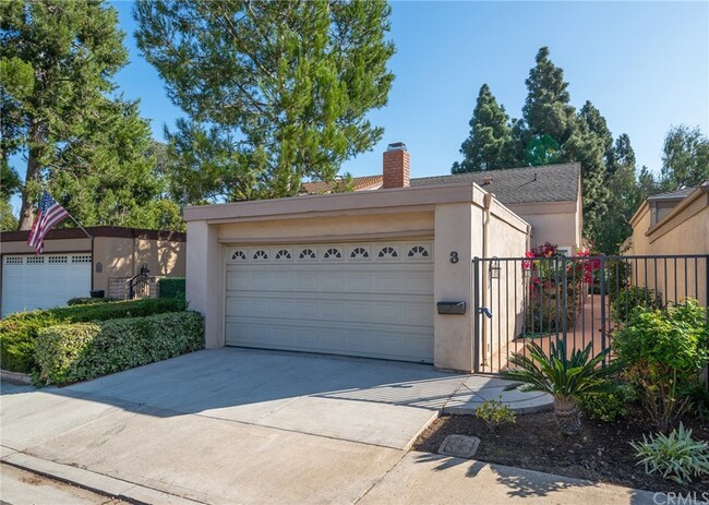 Building Photo - 3 Willow Tree Ln