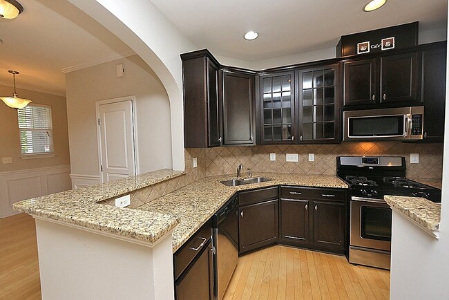 Foto del edificio - Beautiful Brier Creek Townhome with Privat...