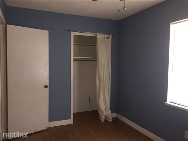 Foto del edificio - 7404 Madison Dr