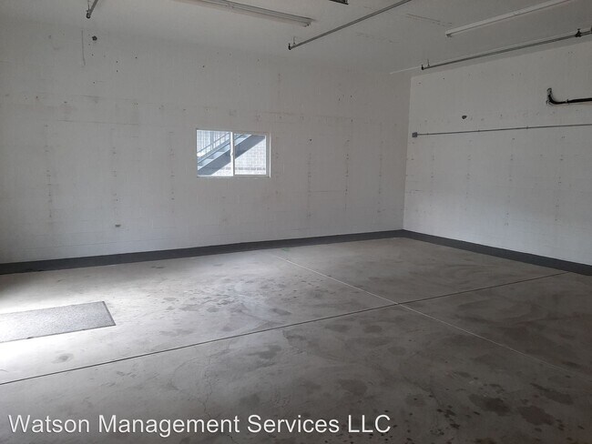 Building Photo - 2020 Santiam Hwy SE