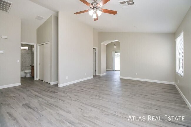 Building Photo - 2472 W Wrangler Way