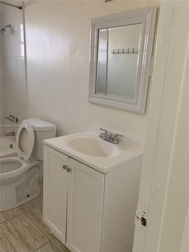 Foto del edificio - 1725 NW 59th St