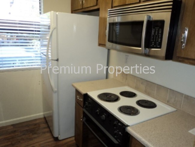 Foto del edificio - 830 Camelback Pl