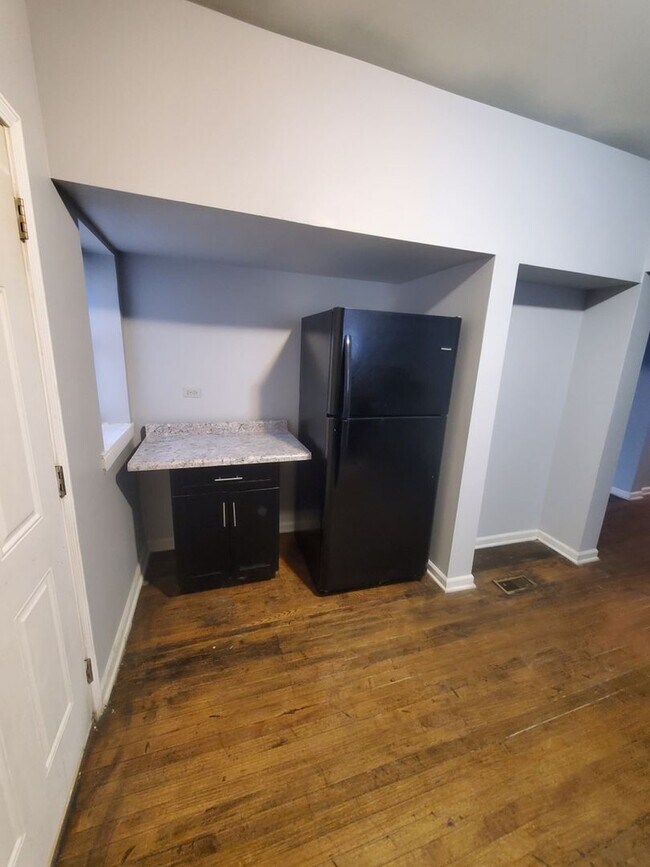 Foto del edificio - Spacious 3-Bedroom Gem in East Chatham: Ce...