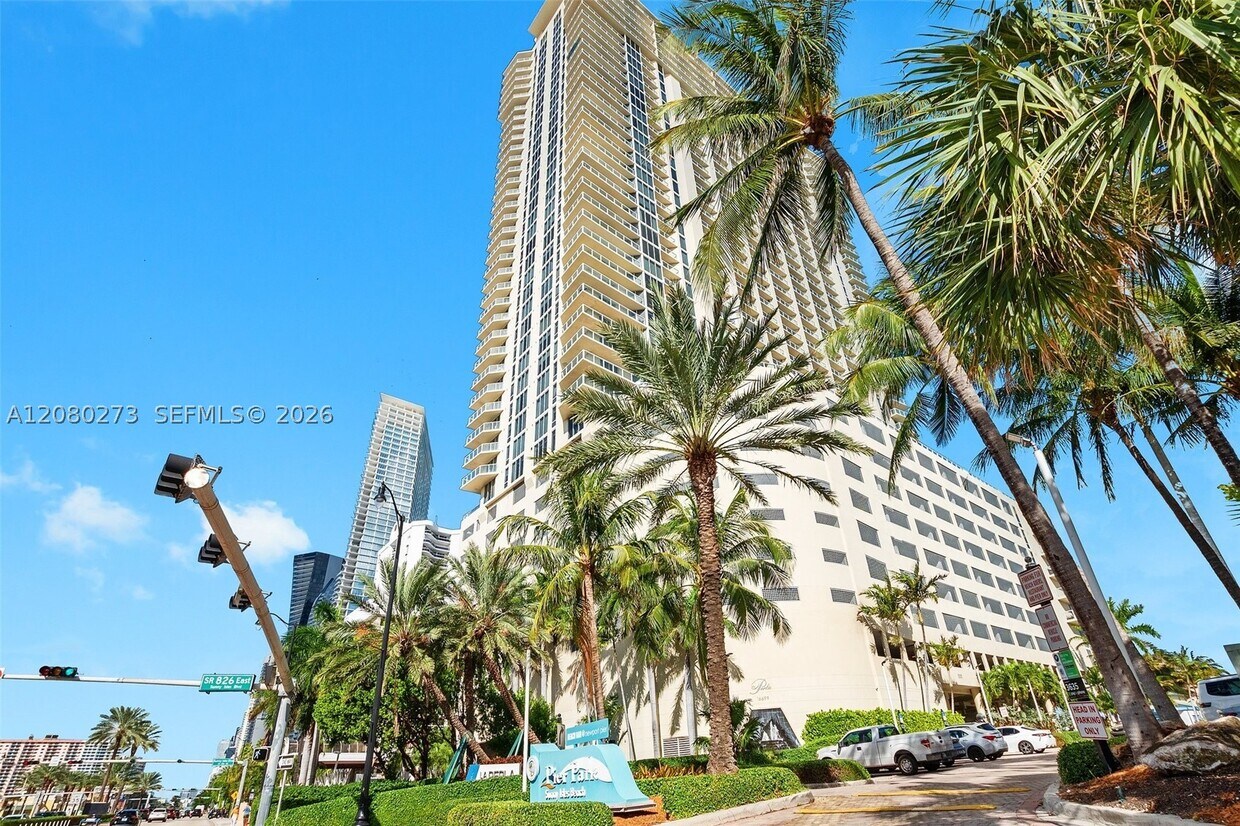 Foto del edificio - 16699 Collins Ave