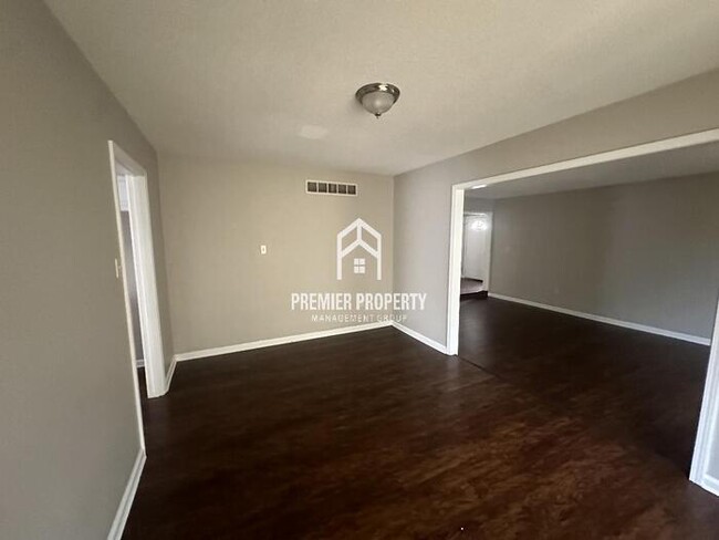 Building Photo - 5577 Tylertown Ave