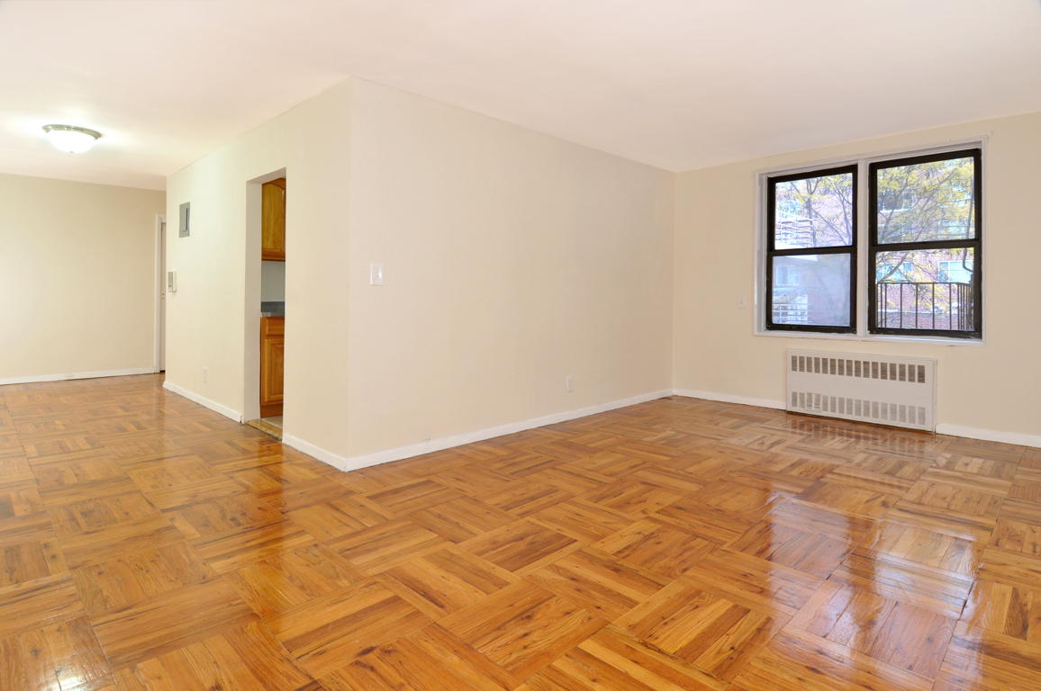 Foto principal - 527 Riverdale Ave