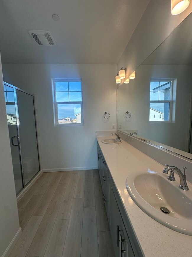 Building Photo - Newly Built NW Visalia Home Available Now