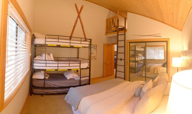 Foto del edificio - 14745 Davos Dr