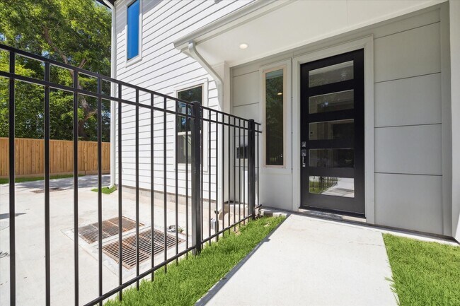 Building Photo - 540 Janisch Rd