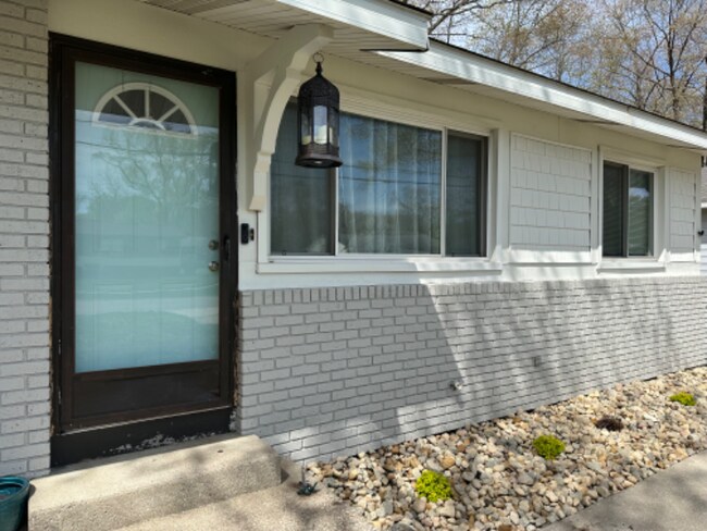 Foto del edificio - 2168 Plainfield Ave