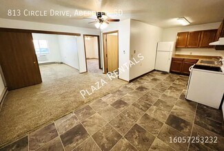 Building Photo - 10 9th Ave SW