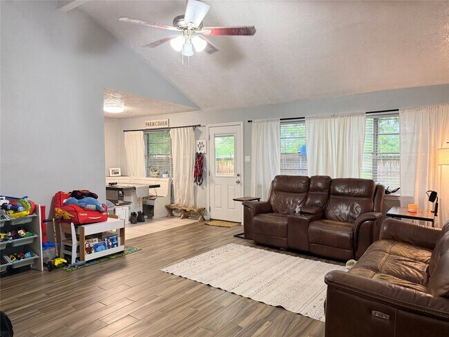 Building Photo - 11423 Graywood Dr