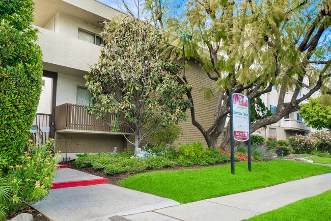 Building Photo - Riverside Drive Apartments