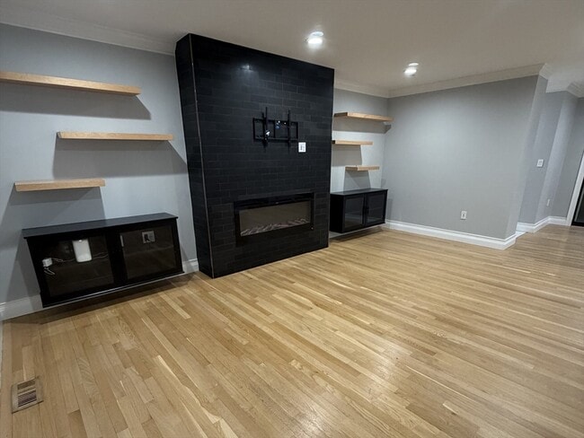 Building Photo - 10 Oakwood Ct