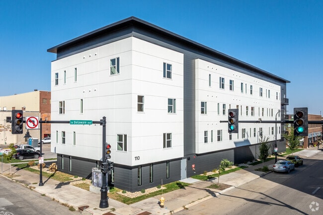Building Photo - The Delaware - Luxury Apartment's in Mason City!
