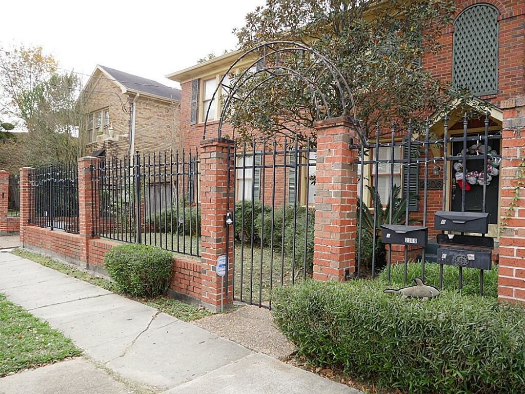Primary Photo - 2306 Hazard St