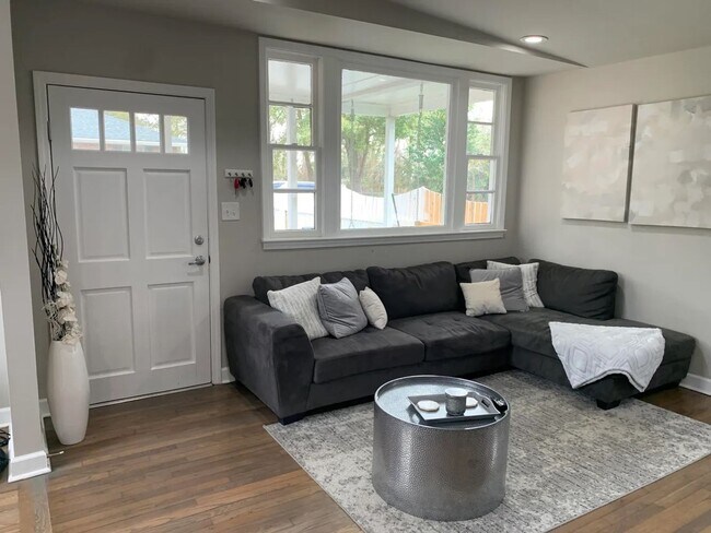 Photo - 3 Bedroom 1 Bath House - West Ashley - Cha...