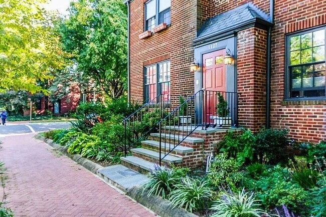 Photo - 1127 C Street SE, Unit 3 House