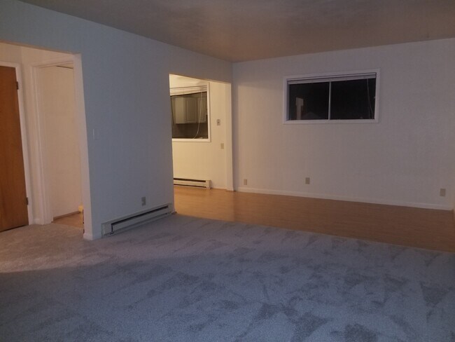 Building Photo - 828 25th St SE