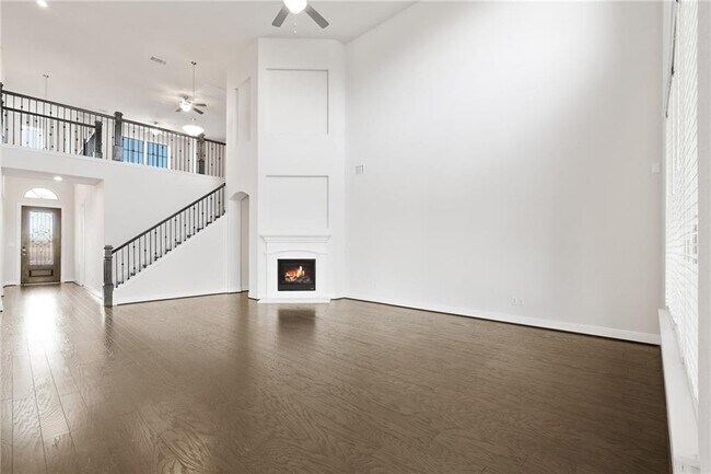 Building Photo - 5821 Los Flores Ln