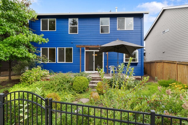 Building Photo - 196 NE Iberian Ln