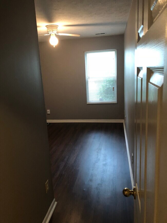 Building Photo - 10843 Tanbark Dr