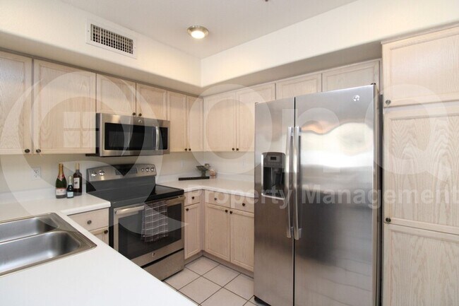 Building Photo - 1104 W Mango Dr