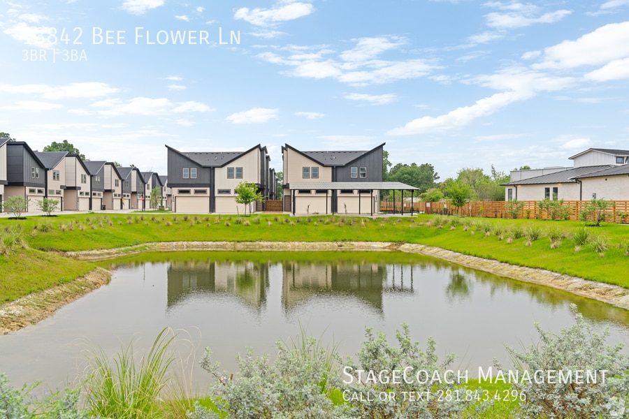 Foto principal - 13842 Bee Flower Ln