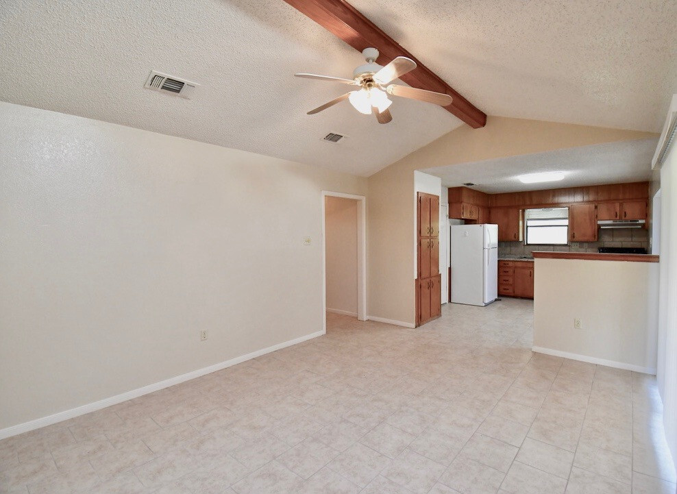 Primary Photo - 2 Weeks FREE RENT!!! Charming 3 Bedroom 1....