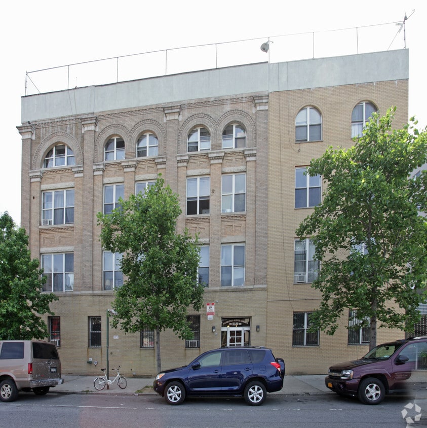 Foto del edificio - Manhattan Avenue Gardens