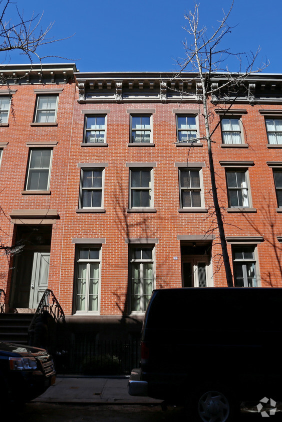 Building Photo - 23 Perry St
