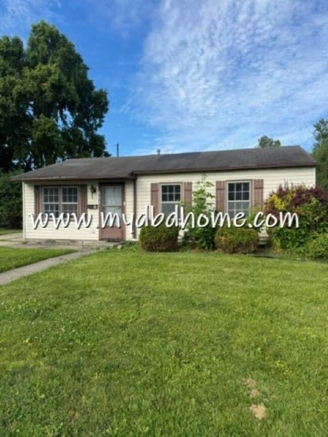 Building Photo - 608 Warwick Ave