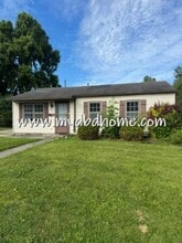 Building Photo - 608 Warwick Ave