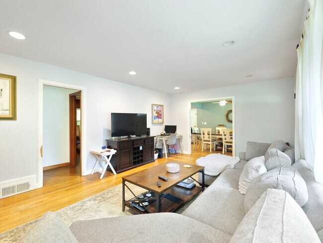 Foto del edificio - 1870 Briarlake Cir