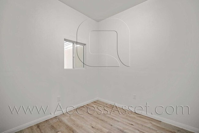 Building Photo - Cozy 2 Bed/1 Bath Unit In Peaceful Homeland Neighborhood!