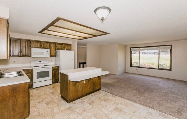 Building Photo - Great 3 Bedroom 2 Bath House!