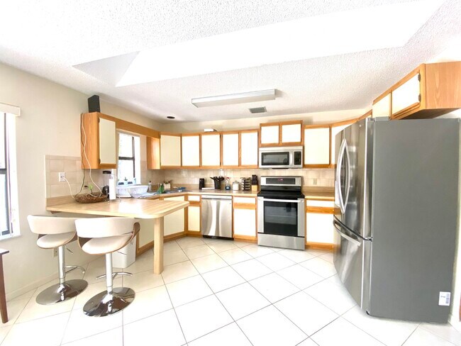 Building Photo - 1136 Mulberry Pl