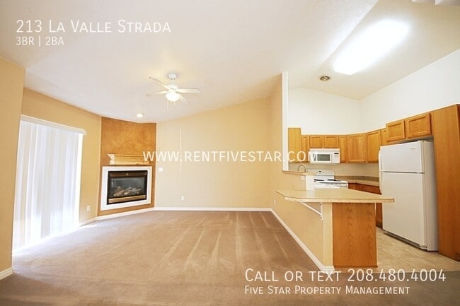 Building Photo - 213 La Valle Strada