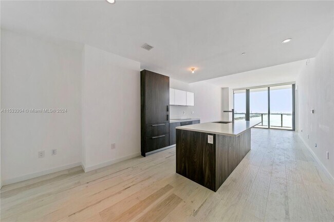 Foto del edificio - 480 NE 31st St
