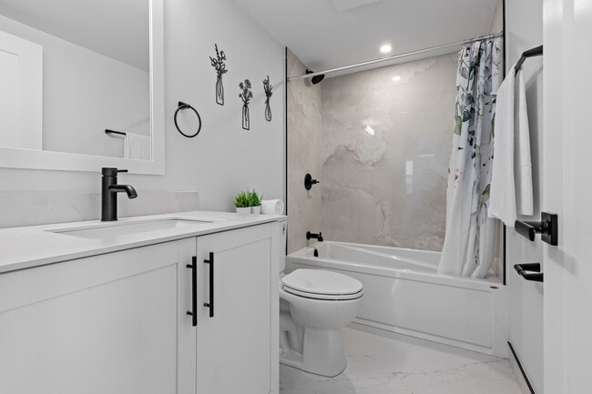 Building Photo - 2405-2409 Carlsen Av