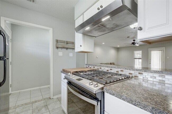 Building Photo - 6508 Middleham Pl