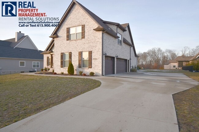 Building Photo - Beautiful all-brick home in the desirable ...