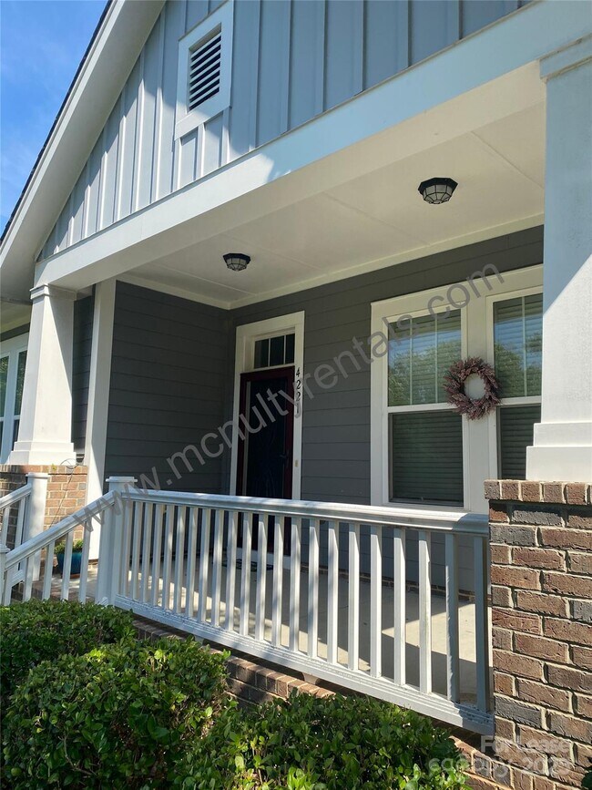 Foto del edificio - 4221 Courtly Ln