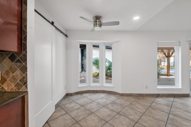 Foto del edificio - 127 Sagewood Dr