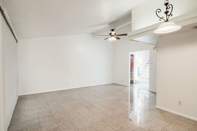 Building Photo - 9023 Pinewood Dr
