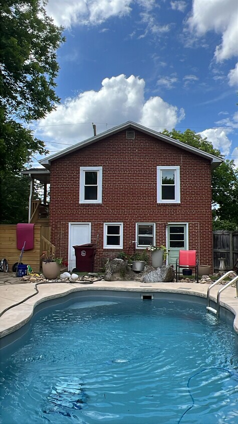 Primary Photo - 110 W Poplar St