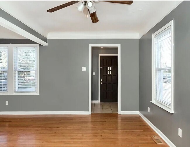 Foto del edificio - Updated 4 bedroom in Roseville