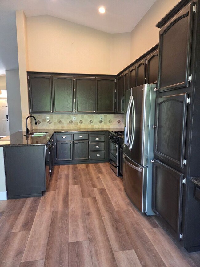 Foto del edificio - Broadstone - 3bdrm, 2 bath - Close to Shopping, Park & Schools!